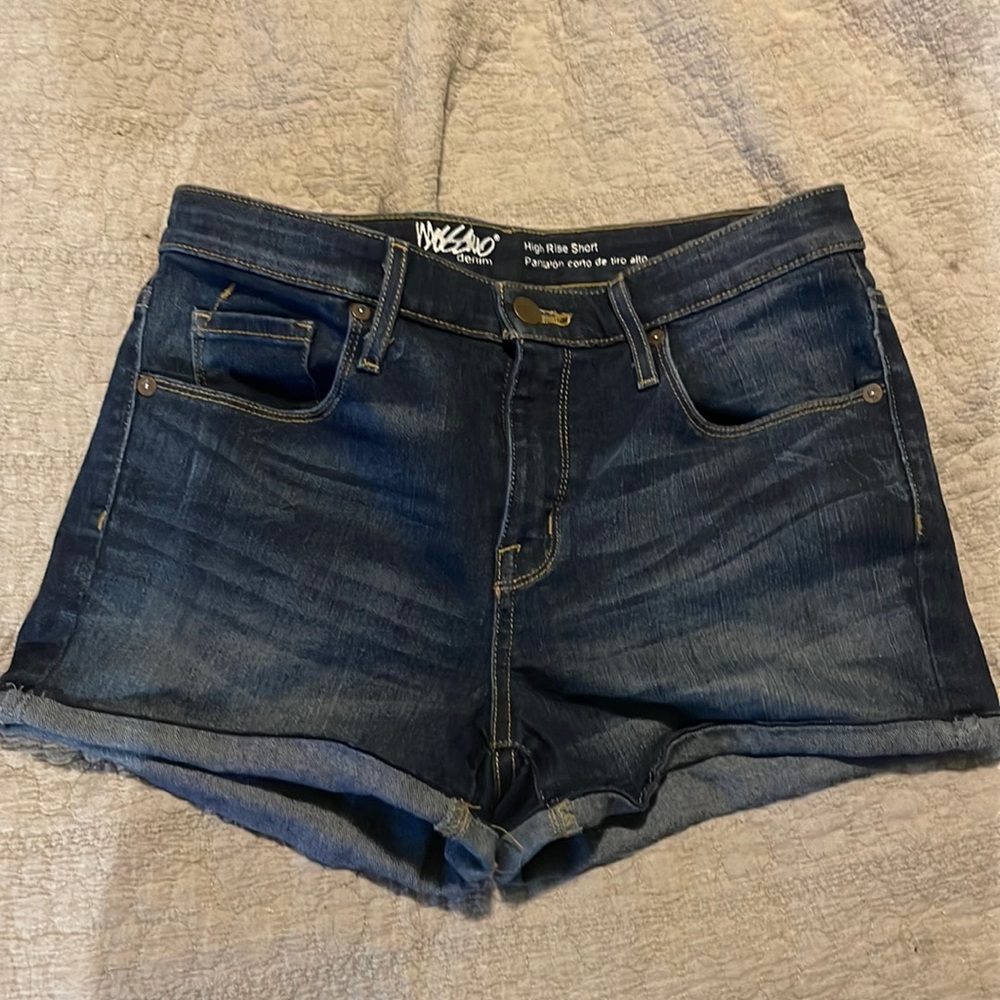 Size 6 high rise short